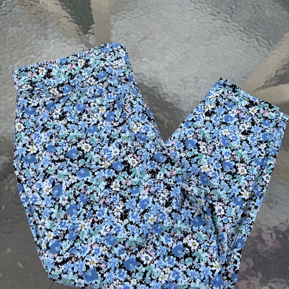 Blue Floral Stretch Leggings - Ladies Size 2X - Picture 3 of 3